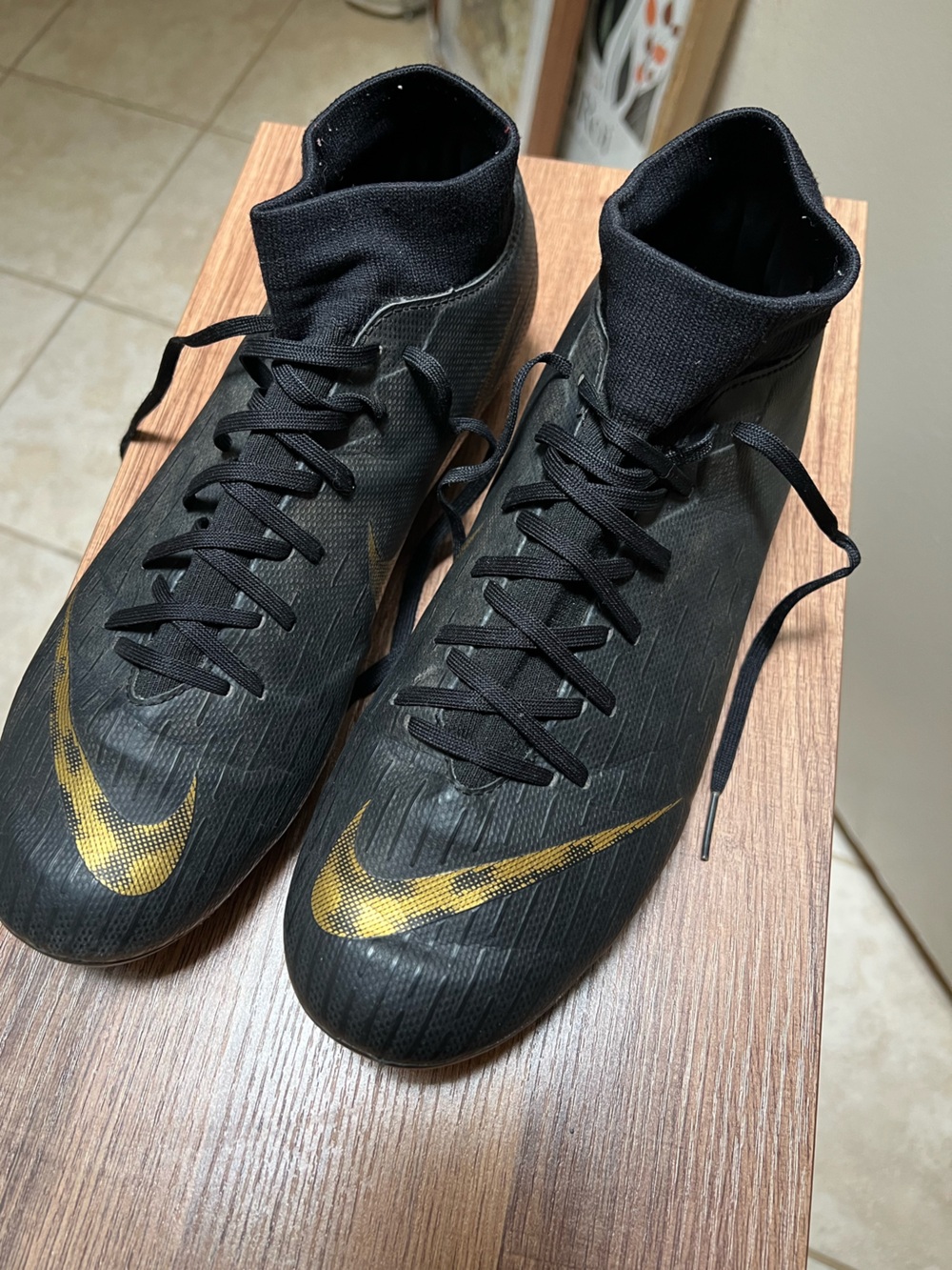 Nike Mercurial Black soccer cleats gold black swoosh Mens 8.5 (w10)